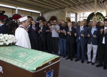 Katledilen müzisyen Onur Şener son yolculuğuna uğurlandı