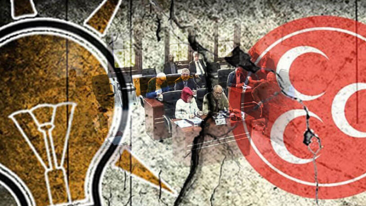 Belediye meclisi karıştı… MHP’li başkandan AKP’lilere ‘FETÖ’cüsünüz’ suçlaması