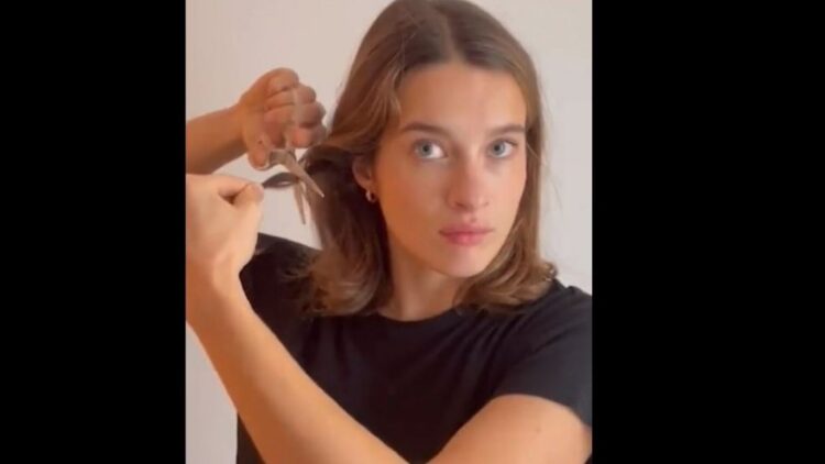 50’ye yakın Fransız aktris Masha Amini için saçlarını kesti