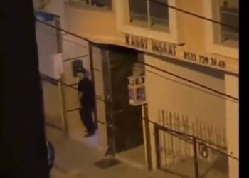 Kız öğrenci yurdunun karşısında mastürbasyon yaptı!