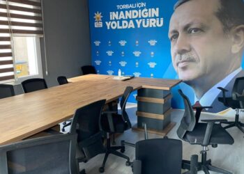 AKP bürosuna sopalı saldırı