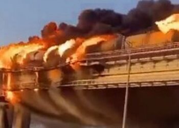 Rusya’yı Kırım’a bağlayan Kerç Köprüsü’nde yangın