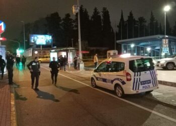 Beşiktaş’ta durakta bekleyen kişiye silahlı saldırı