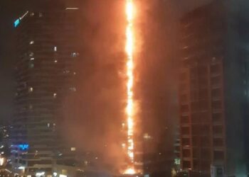 Fikirtepe’de 24 katlı binadaki yangın kontrol altına alındı