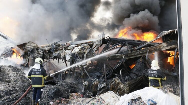 Adana’da alüminyum fabrikasında yangın