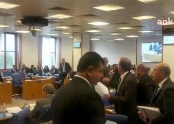 CHP, HDP ve İYİ Partili üyeler, komisyonu terk etti