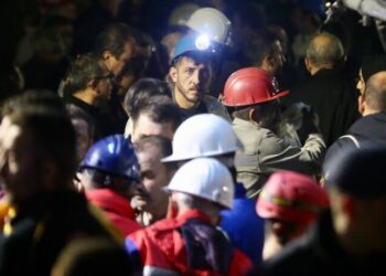 ‘İşçiler gaz kokusuna rağmen madene indirildi’