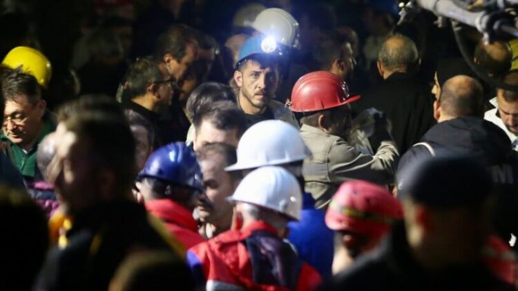 ‘İşçiler gaz kokusuna rağmen madene indirildi’