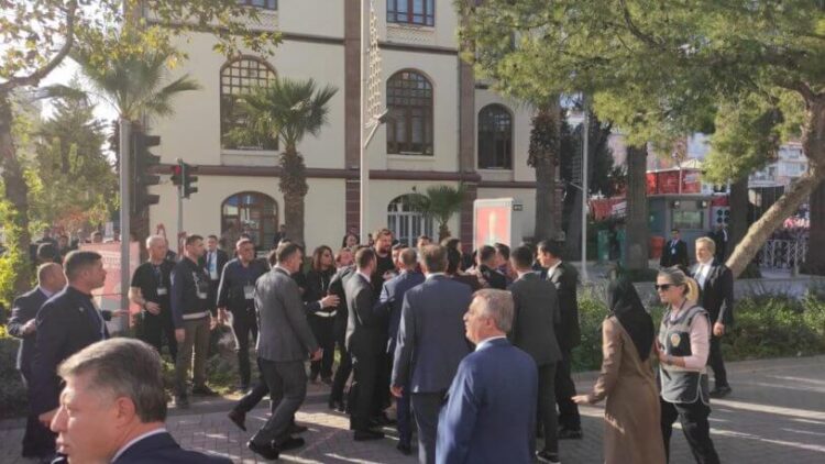 MHP’lilerle AKP’li vekil arasındaki tartışma yumruklaşmaya döndü