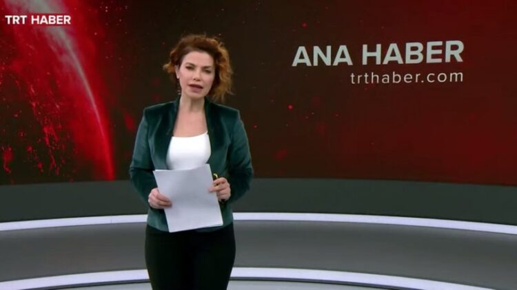 Hedef gösterilen TRT spikerinin görevden alındığı iddia edildi