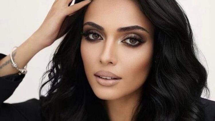 Taksi şoförünün saldırdığı şarkıcının burnu kırıldı