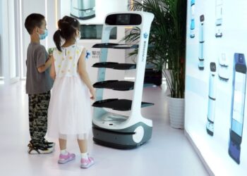 Çin’in hizmet robotları yeni işlere atılıyor