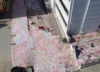 Selde ıslanan SGK dosyaları güneşe serildi