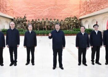Xi Jinping ve diğer parti liderleri Yan’an Devrimci Anıtı’nı ziyaret etti