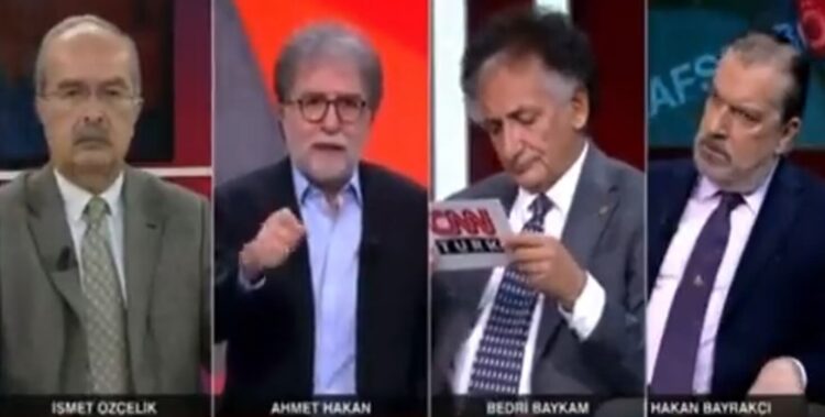Hakan Bayrakçı, Ahmet Hakan’ın program öncesi soruları verdiğini ağzından kaçırdı
