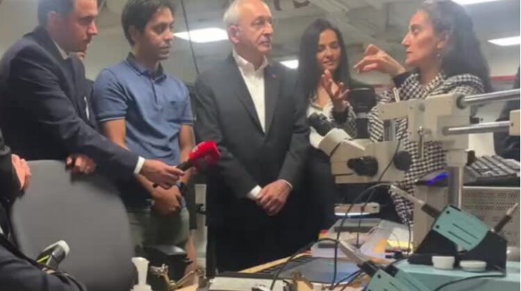 Kılıçdaroğlu, Massachusetts Teknoloji Enstitüsü’nde Türk fizikçiyi ziyaret etti