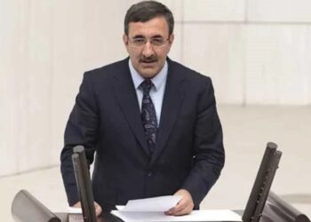 Eski bakan Cevdet Yılmaz’ın bindiği uçağa bomba ihbarı