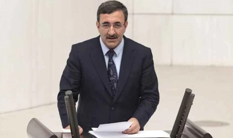 Eski bakan Cevdet Yılmaz’ın bindiği uçağa bomba ihbarı