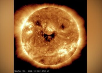 NASA, güneşin ‘gülüşünü’ yakaladığı fotoğrafı paylaştı