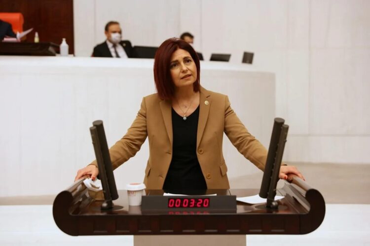 Milletvekili danışmanları, çalışma yaşamının en temel haklarından yoksun