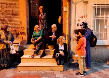 CHP, AKP’nin kalesinde sahaya indi: “Esenler, açlık, yoksulluk, uyuşturucu girdabında… “