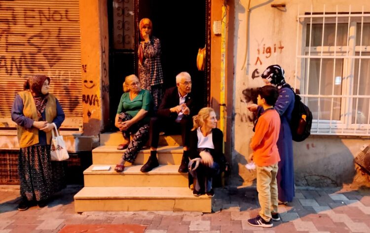 CHP, AKP’nin kalesinde sahaya indi: “Esenler, açlık, yoksulluk, uyuşturucu girdabında… “