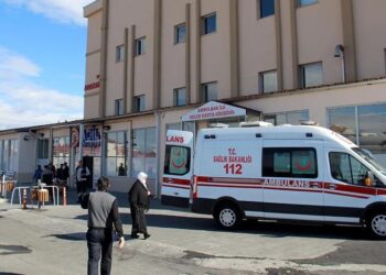 25 öğrenci gıda zehirlenmesi şüphesiyle hastaneye kaldırıldı