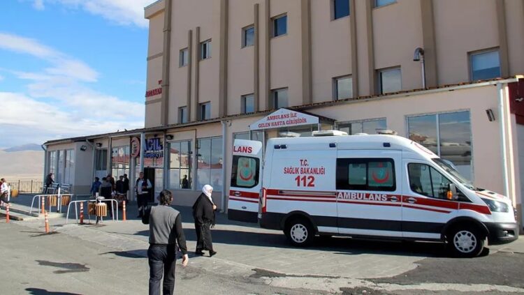 25 öğrenci gıda zehirlenmesi şüphesiyle hastaneye kaldırıldı