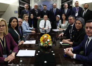 Taşgetiren’den Selvi’ye: Gazeteci öyle yargı yüklü sormaz soruyu