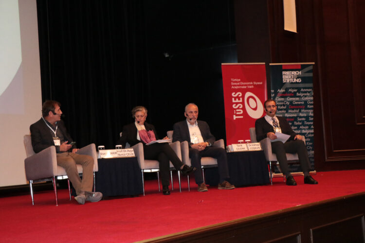 TÜSES’ten “Cumhuriyetin İkinci Yüzyılında Kutuplaşmayı Nasıl Aşacağız’’ konferansı