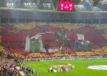Galatasaray taraftarından 29 Ekim koreografisi