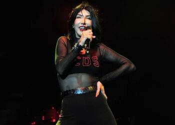 Hande Yener sahnede bayıldı!