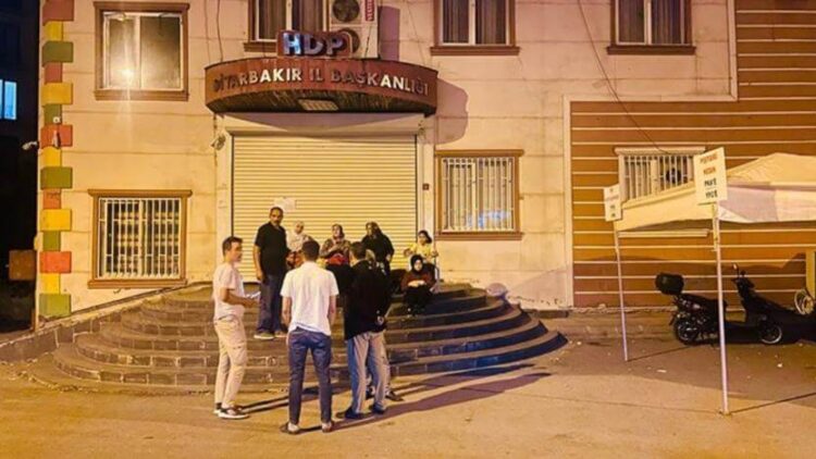 HDP Diyarbakır il binası mühürlendi