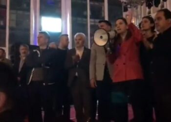 MHP’lilerden festivalde ‘sahne’ baskını