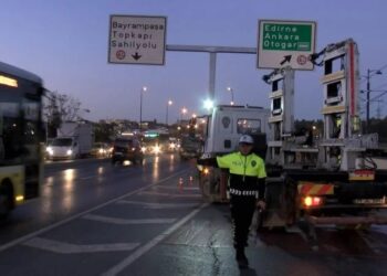 İstanbullular dikkat! O cadde trafiğe kapatıldı