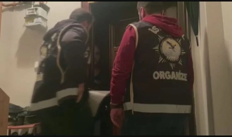 Üsküdar’da FETÖ’nün eğitim yapılanmasına operasyon
