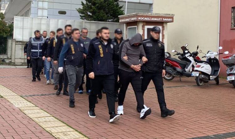 İnternet sitesi açıp hayali prefabrik ev sattılar