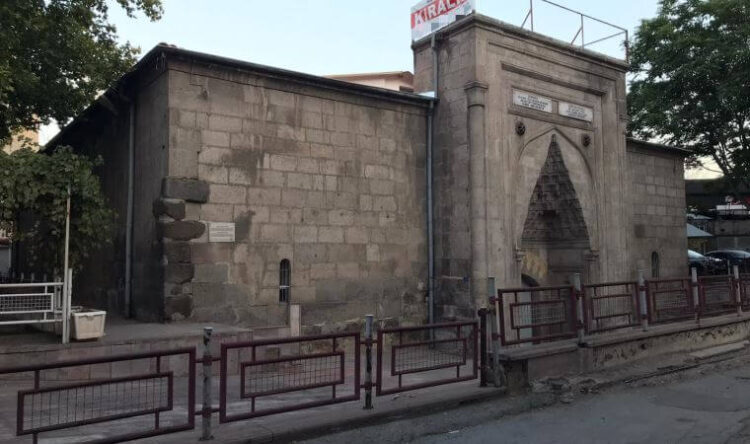 Sahibinden kiralık medrese!