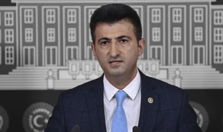 Çelebi’nin o paylaşımına tepki yağdı, çözümü yanıtları gizlemekte buldu