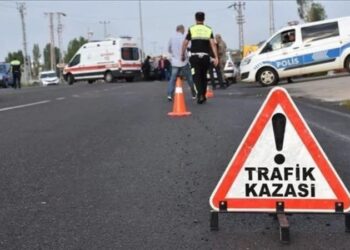 E-5’te otomobil takla attı, yol trafiğe kapandı