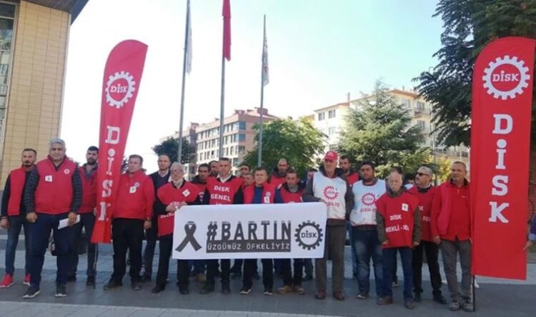 DİSK katledilen madenciler için sokağa çıktı