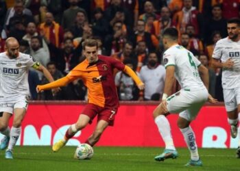 Galatasaray’a evinde büyük şok! 4 gol 2 kırmızı kart…