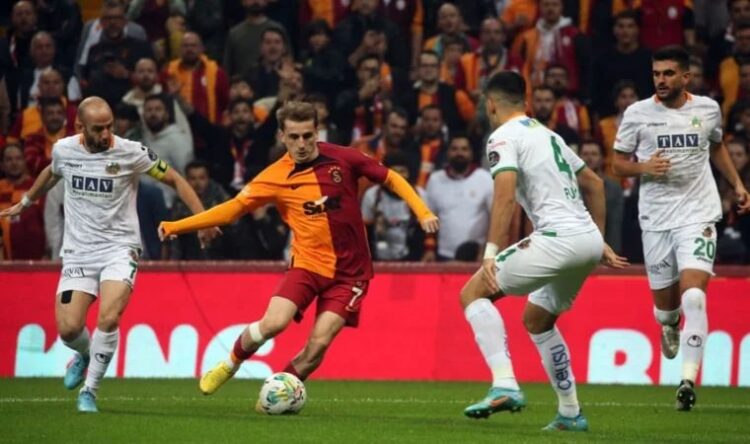 Galatasaray’a evinde büyük şok! 4 gol 2 kırmızı kart…