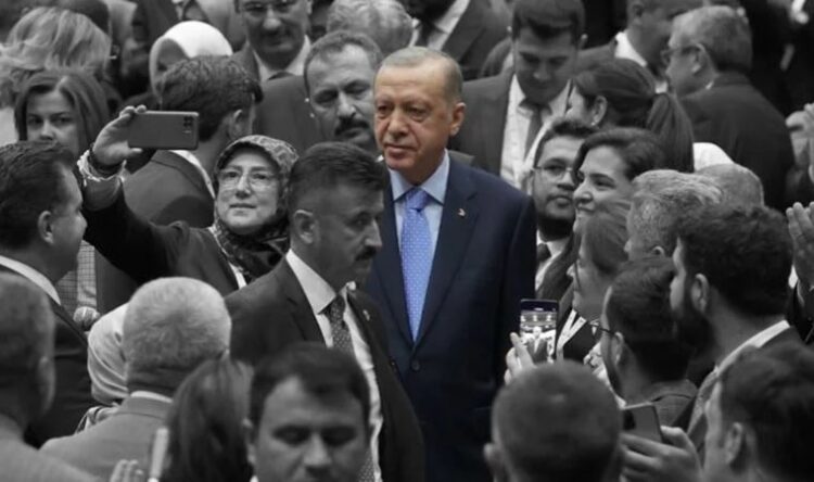 Yurt genelinde gündemin nabzını tutan anket: Erdoğan çaresiz…