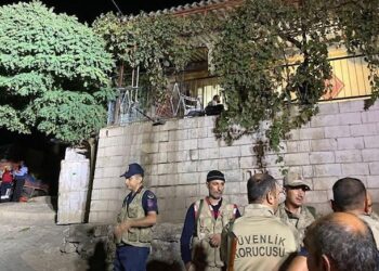 Amcasının evini bastı, kurşun yağdırdı