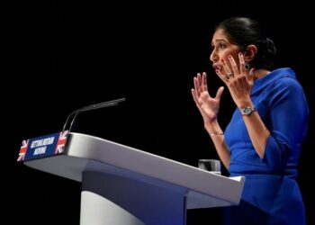 Yanlış adresten e-posta gönderen İngiltere İçişleri Bakanı Braverman istifa etti