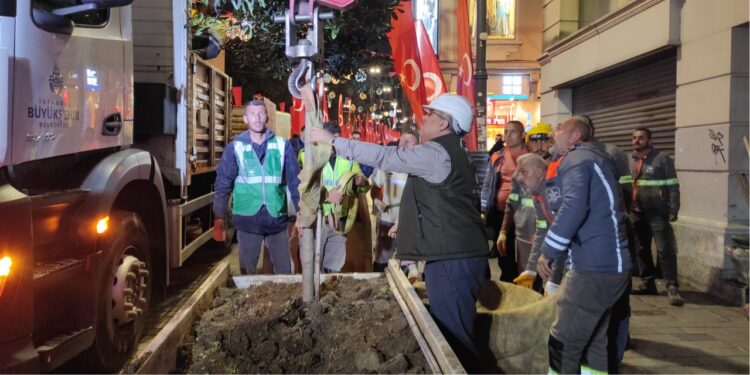 İstiklal Caddesi’ndeki beton saksılar kaldırılıyor