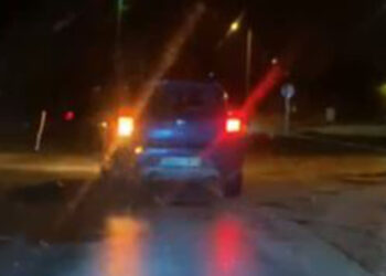 Köpeği iple arabaya bağlayıp sürükledi