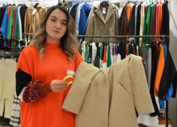 Satın aldığı kabanı cebine 30 bin liralık bilezik koyarak iade etti