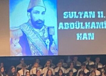 Atatürk’ü anma programında Abdülhamit’i andılar